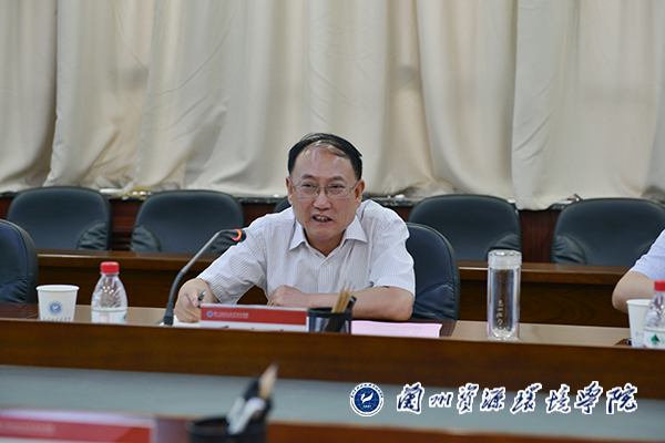 贾永安副主任讲话参观学院部分实习实训室(达娃/图文;朱建平/审核)