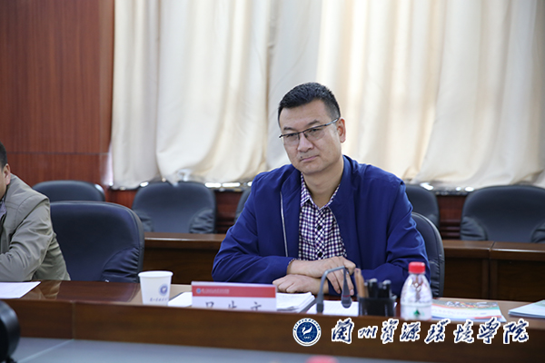 吕生文副校长讲话参观实训室(招生工作处/供稿,李洋/图;朱建平/审核)